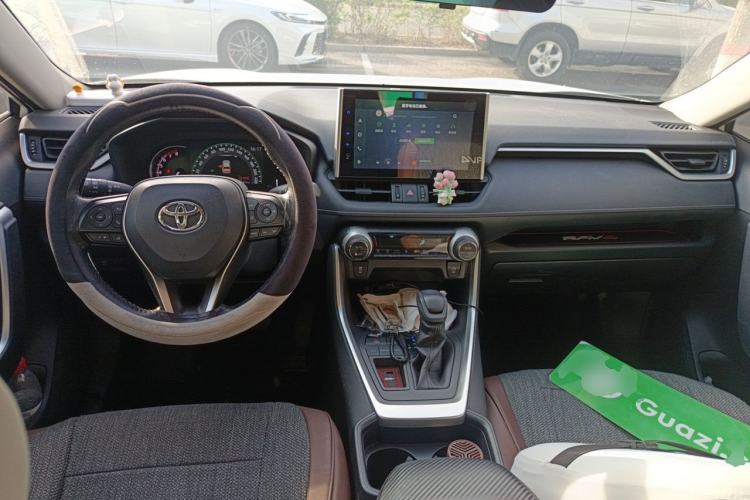 Used Toyota RAV4 2021 2.0L CVT Two-Wheel Drive Fashion Edition Center Console