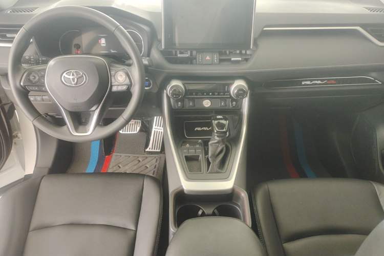 Used Toyota RAV4 2021 2.0L CVT Two-Wheel Drive Fashion PLUS Edition Center Console