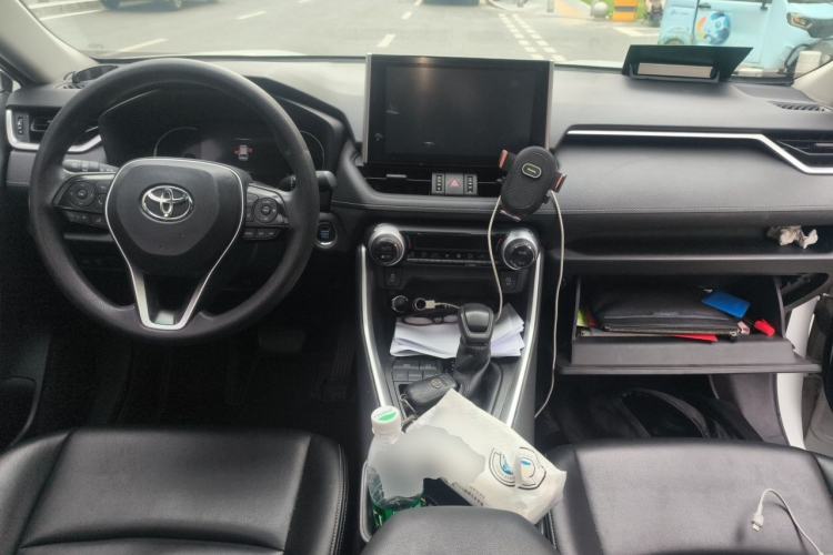 Used Toyota RAV4 2021 2.0L CVT Two-Wheel Drive Fashion Edition Center Console