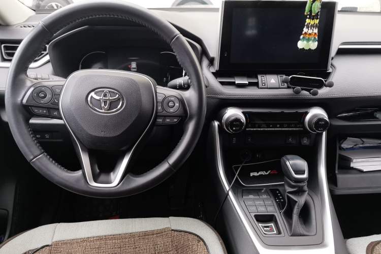 Used Toyota RAV4 2021 2.0L CVT 4x4 Style PLUS Edition Center Console