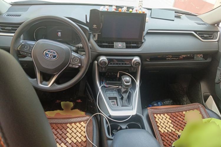 Used Toyota RAV4 2021 2.0L CVT Two-Wheel Drive Fashion Edition Center Console