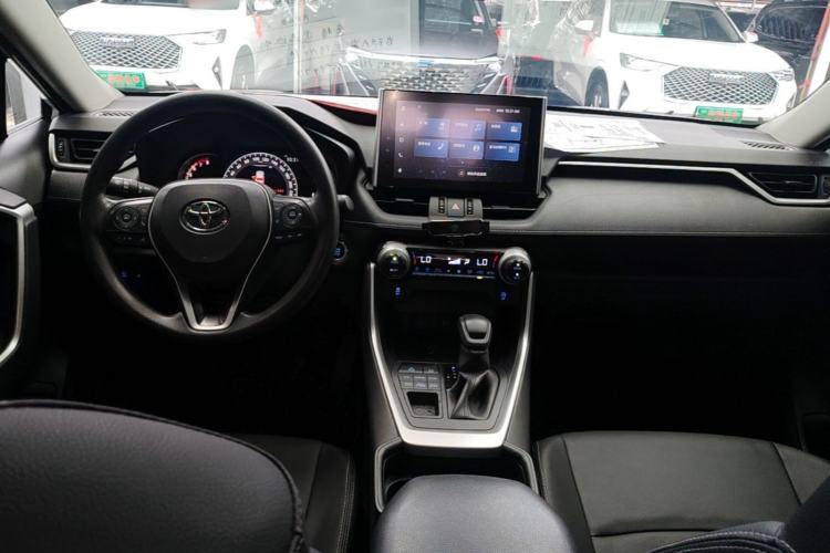 Used Toyota RAV4 2021 2.0L CVT 4x4 Trend Edition Center Console