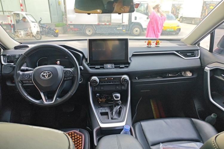 Used Toyota RAV4 2021 2.0L CVT Two-Wheel Drive Fashion PLUS Edition Center Console
