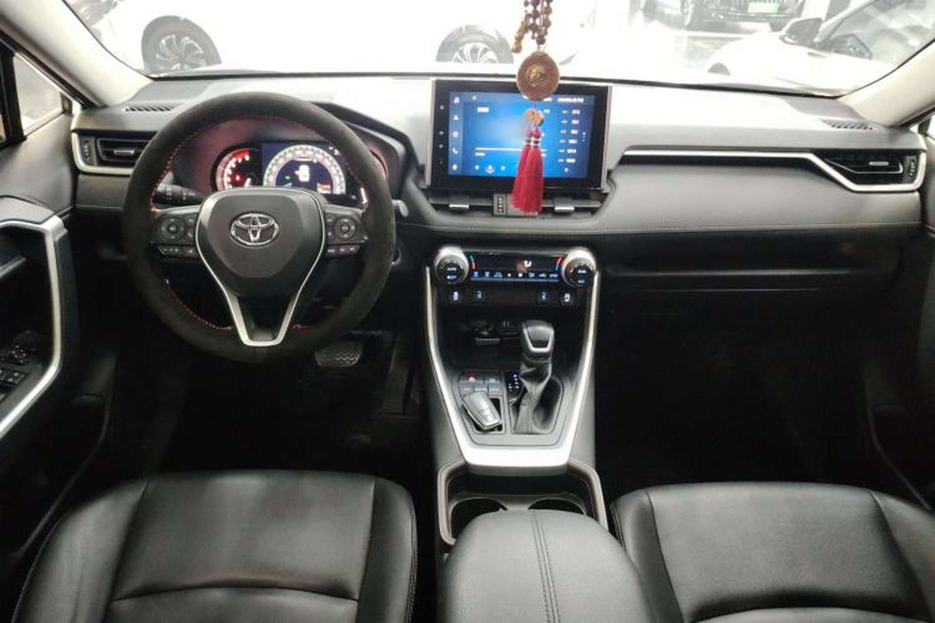 Used Toyota RAV4 2021 2.0L CVT Two-Wheel Drive Fashion PLUS Edition Center Console