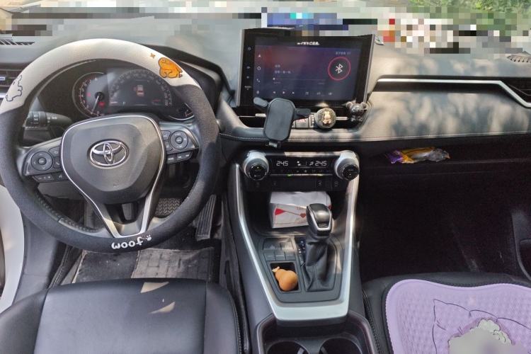 Used Toyota RAV4 2021 2.0L CVT Two-Wheel Drive Fashion PLUS Edition Center Console