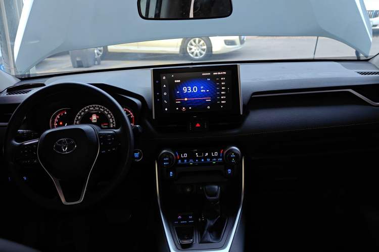 Used Toyota RAV4 2021 2.0L CVT Two-Wheel Drive Fashion Edition Center Console