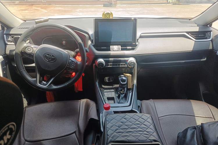 Used Toyota RAV4 2021 2.0L CVT 4x4 Style PLUS Edition Center Console