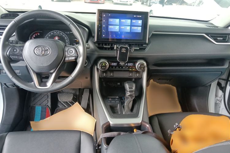 Used Toyota RAV4 2021 2.0L CVT Two-Wheel Drive Fashion PLUS Edition Center Console