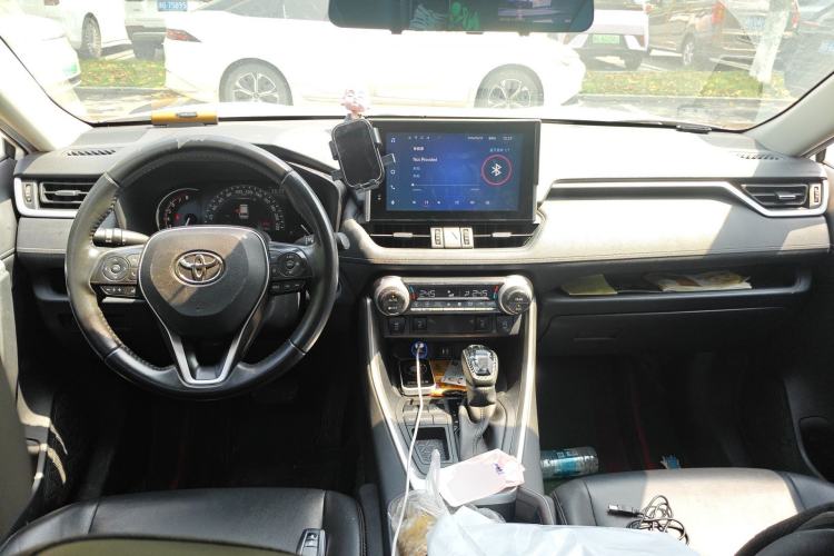 Used Toyota RAV4 2021 2.0L CVT Two-Wheel Drive Fashion PLUS Edition Center Console
