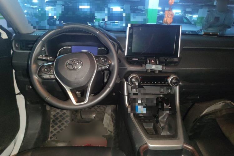 Used Toyota RAV4 2021 2.0L CVT Two-Wheel Drive Fashion PLUS Edition Center Console