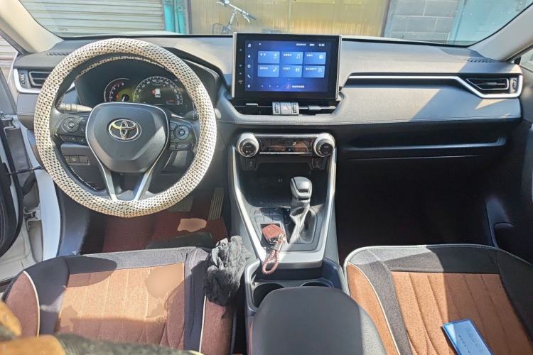 Used Toyota RAV4 2021 2.0L CVT Two-Wheel Drive Fashion Edition Center Console