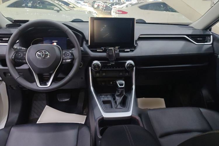 Used Toyota RAV4 2021 2.0L CVT Two-Wheel Drive Fashion PLUS Edition Center Console