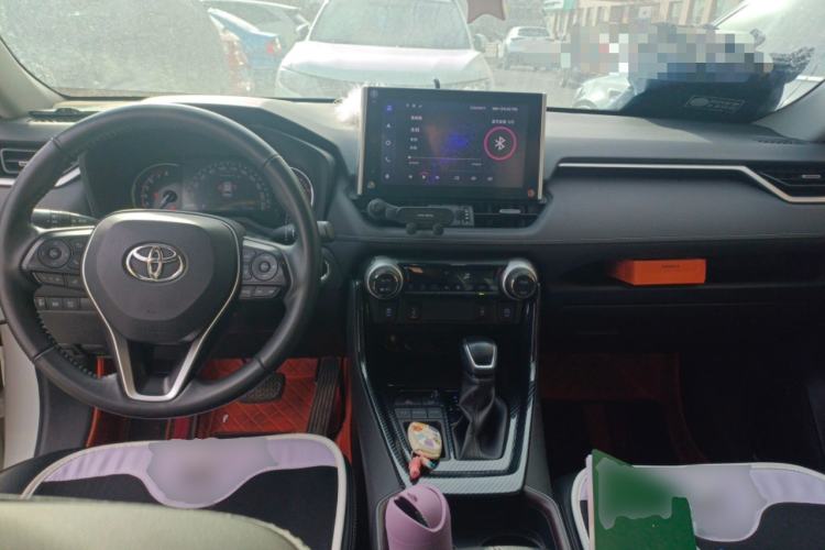 Used Toyota RAV4 2021 2.0L CVT Two-Wheel Drive Fashion PLUS Edition Center Console