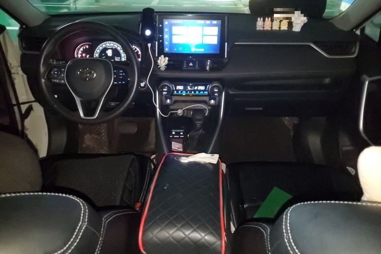 Used Toyota RAV4 2021 2.0L CVT Two-Wheel Drive Fashion Edition Center Console