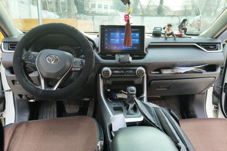 Used Toyota RAV4 2021 Dual-Engine 2.5L E-CVT Two-Wheel Drive Elite Edition Center Console