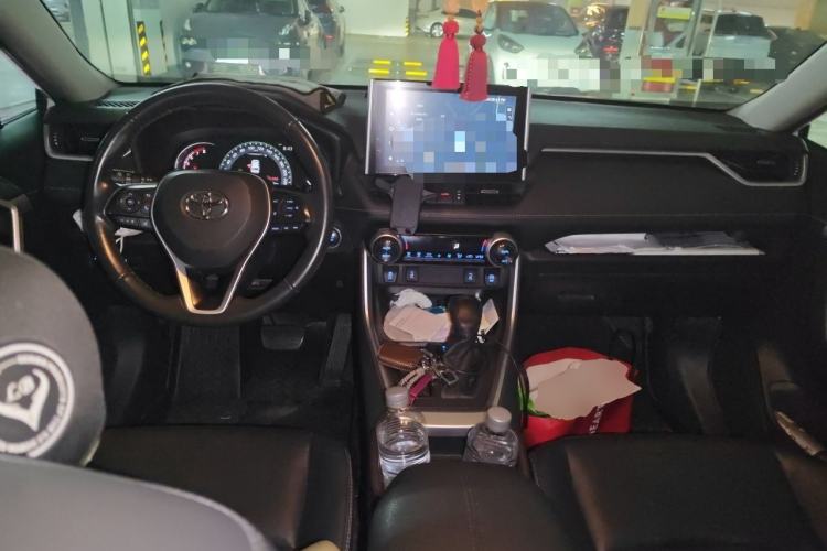 Used Toyota RAV4 2021 2.0L CVT Two-Wheel Drive Fashion PLUS Edition Center Console