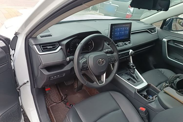 Used Toyota RAV4 2021 2.0L CVT Two-Wheel Drive Fashion PLUS Edition Center Console
