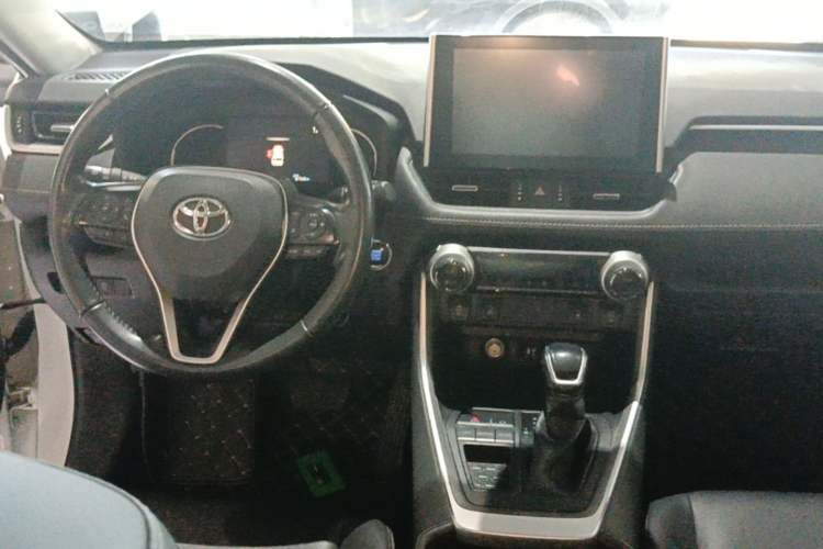 Used Toyota RAV4 2021 2.0L CVT Two-Wheel Drive Fashion PLUS Edition Center Console