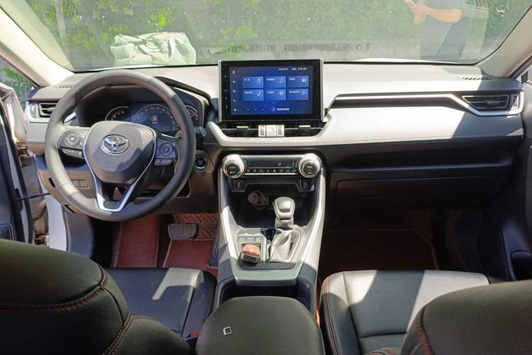 Used Toyota RAV4 2021 2.0L CVT Two-Wheel Drive Fashion Edition Center Console