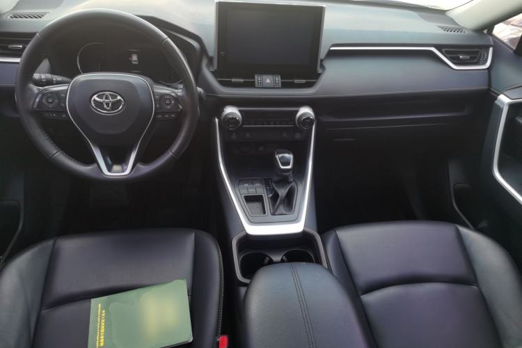 Used Toyota RAV4 2021 2.0L CVT Two-Wheel Drive Fashion PLUS Edition Center Console