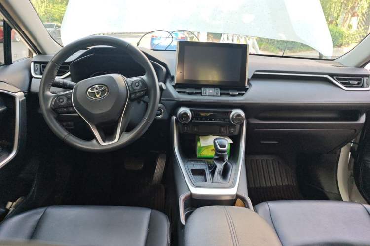Used Toyota RAV4 2021 2.0L CVT Two-Wheel Drive Fashion Edition Center Console