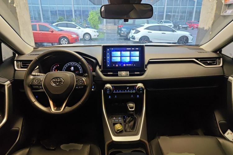 Used Toyota RAV4 2021 2.0L CVT Two-Wheel Drive Fashion PLUS Edition Center Console