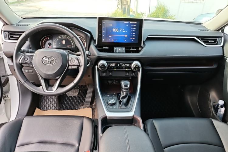 Used Toyota RAV4 2021 2.0L CVT Four-Wheel Drive Premium Edition Center Console