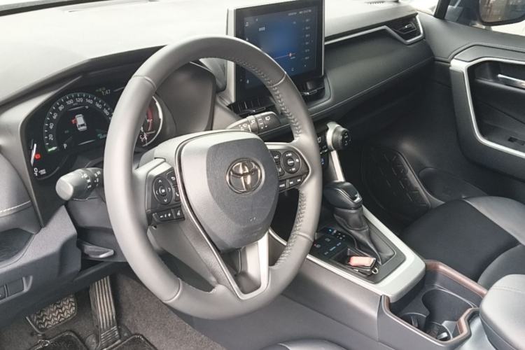 Used Toyota RAV4 2021 2.0L CVT Two-Wheel Drive Fashion PLUS Edition Center Console