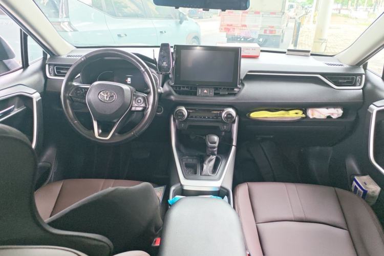 Used Toyota RAV4 2021 2.0L CVT Two-Wheel Drive Fashion Edition Center Console