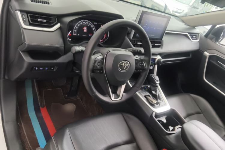 Used Toyota RAV4 2021 2.0L CVT Two-Wheel Drive Fashion PLUS Edition Center Console