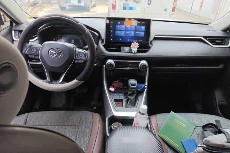 Used Toyota RAV4 2021 2.0L CVT Two-Wheel Drive Fashion Edition Center Console