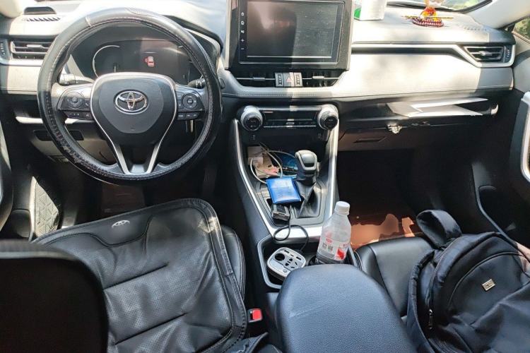 Used Toyota RAV4 2021 2.0L CVT Two-Wheel Drive Fashion Edition Center Console