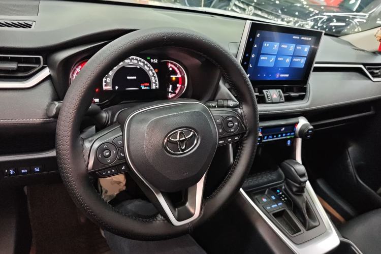 Used Toyota RAV4 2021 2.0L CVT Two-Wheel Drive Fashion Edition Center Console