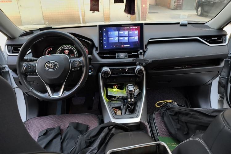 Used Toyota RAV4 2021 2.0L CVT Two-Wheel Drive Fashion PLUS Edition Center Console