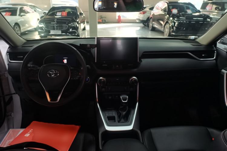 Used Toyota RAV4 2021 2.0L CVT 4x4 Style PLUS Edition Center Console