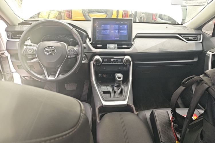 Used Toyota RAV4 2021 2.0L CVT Two-Wheel Drive Fashion PLUS Edition Center Console