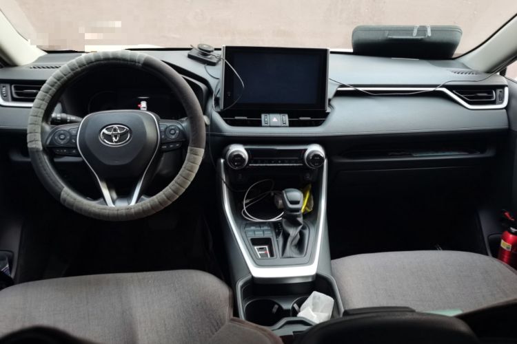 Used Toyota RAV4 2021 2.0L CVT Two-Wheel Drive Fashion Edition Center Console