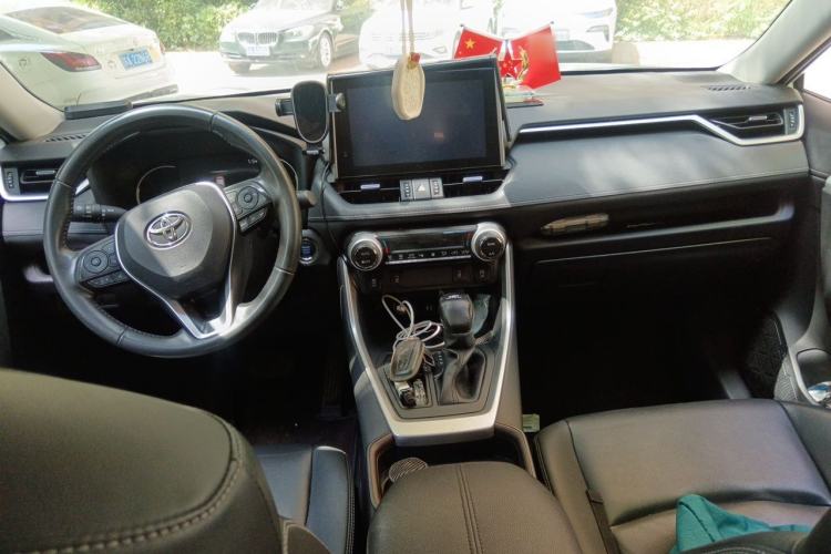 Used Toyota RAV4 2021 2.0L CVT Two-Wheel Drive Fashion PLUS Edition Center Console
