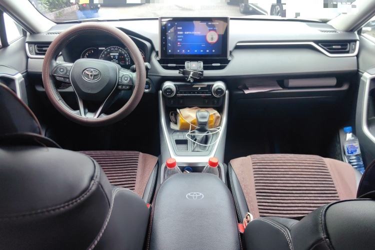 Used Toyota RAV4 2021 2.0L CVT Two-Wheel Drive Fashion PLUS Edition Center Console