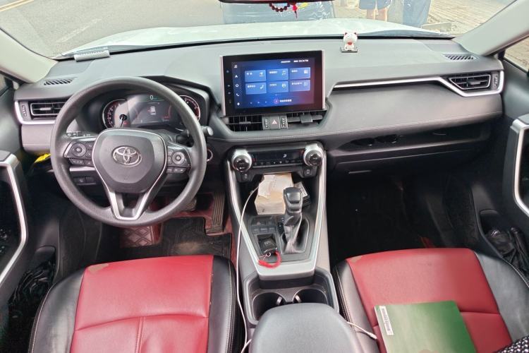 Used Toyota RAV4 2021 2.0L CVT Two-Wheel Drive Fashion Edition Center Console