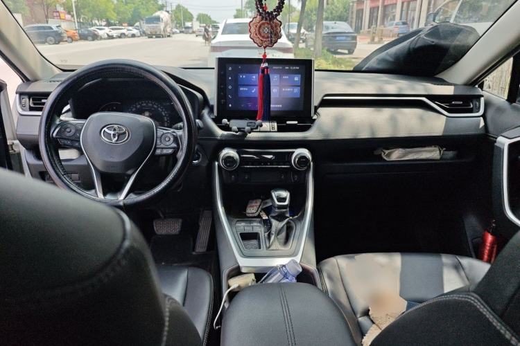 Used Toyota RAV4 2021 2.0L CVT Two-Wheel Drive Fashion PLUS Edition Center Console