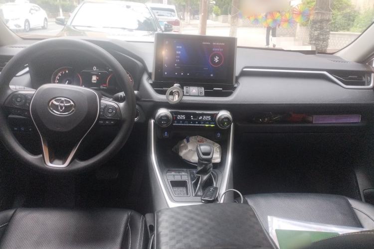 Used Toyota RAV4 2021 2.0L CVT Two-Wheel Drive Fashion Edition Center Console