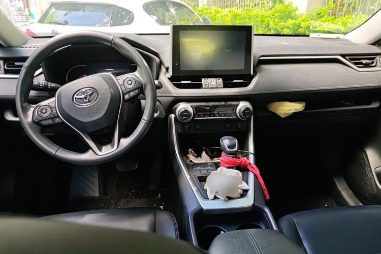Used Toyota RAV4 2021 2.0L CVT Two-Wheel Drive Fashion PLUS Edition Center Console