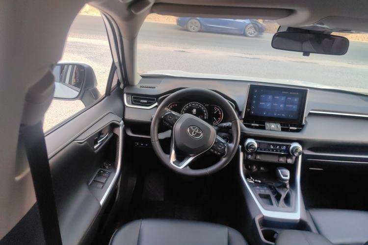 Used Toyota RAV4 2021 2.0L CVT Two-Wheel Drive Fashion PLUS Edition Center Console