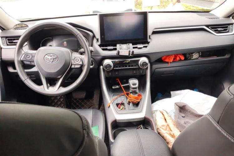 Used Toyota RAV4 2021 2.0L CVT 4x4 Style PLUS Edition Center Console
