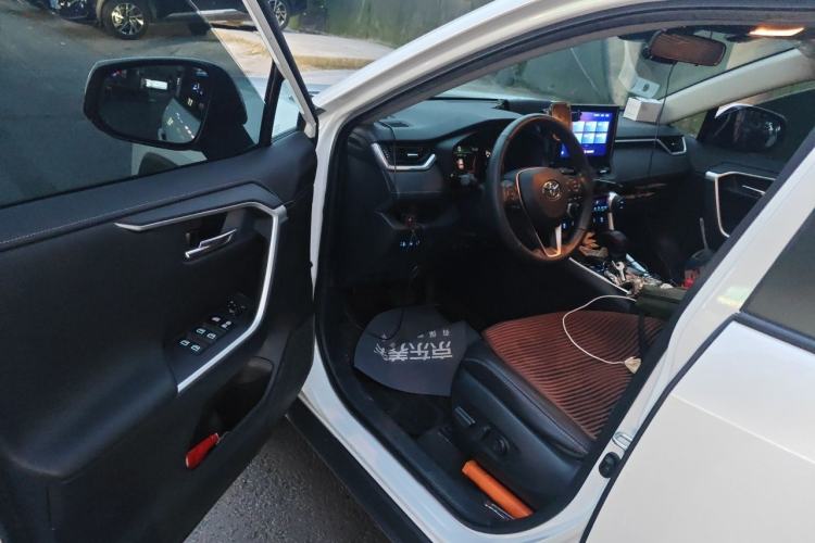 Used Toyota RAV4 2021 2.0L CVT Two-Wheel Drive Fashion PLUS Edition Driver Seat