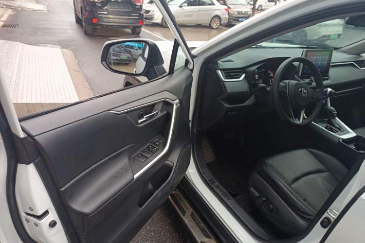 Used Toyota RAV4 2021 2.0L CVT Two-Wheel Drive Fashion Edition Driver Seat