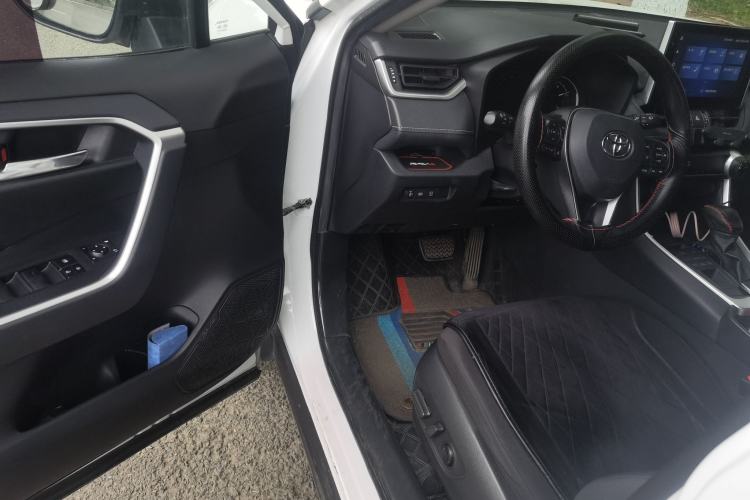 Used Toyota RAV4 2021 2.0L CVT 4x4 Trend Edition Driver Seat
