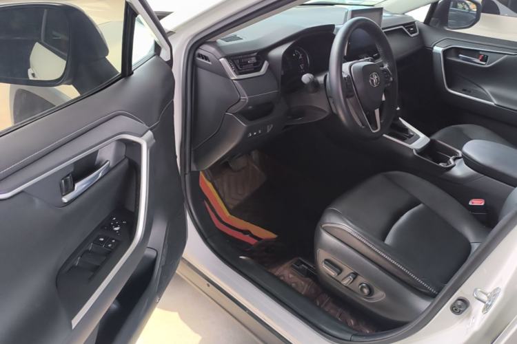 Used Toyota RAV4 2021 2.0L CVT Two-Wheel Drive Fashion PLUS Edition Driver Seat