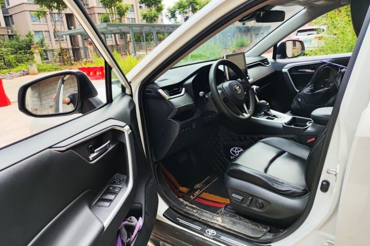 Used Toyota RAV4 2021 Dual-Engine 2.5L E-CVT Two-Wheel Drive Elite Edition Driver Seat